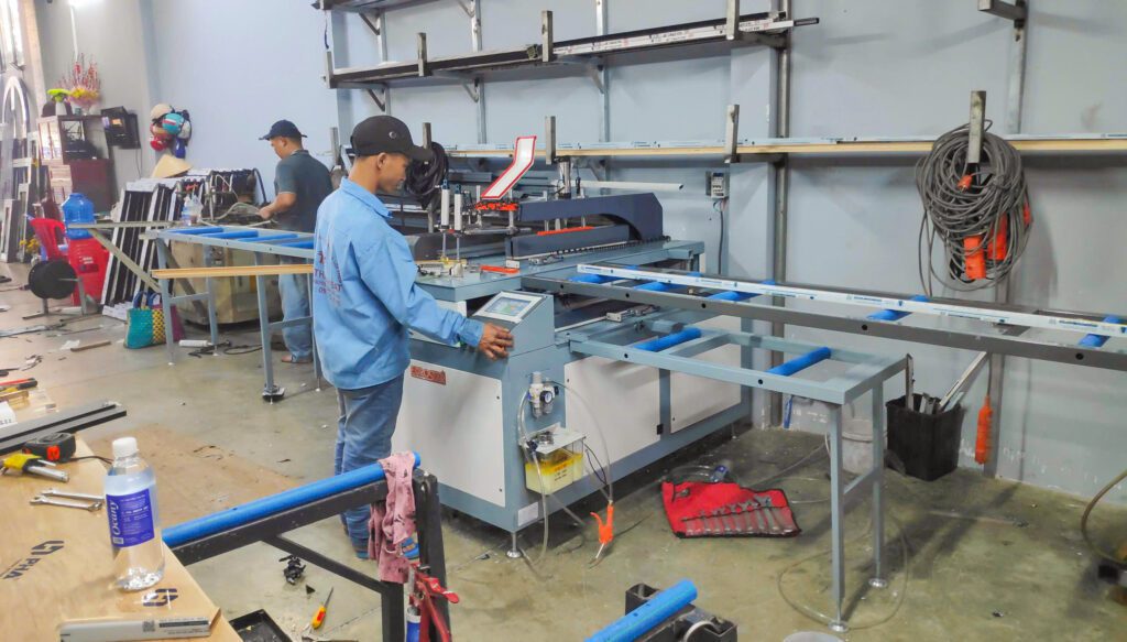 Báo Giá Trọn Gói 3 Máy làm Nhôm Nội Thất Cập Nhật Tháng 8/2025