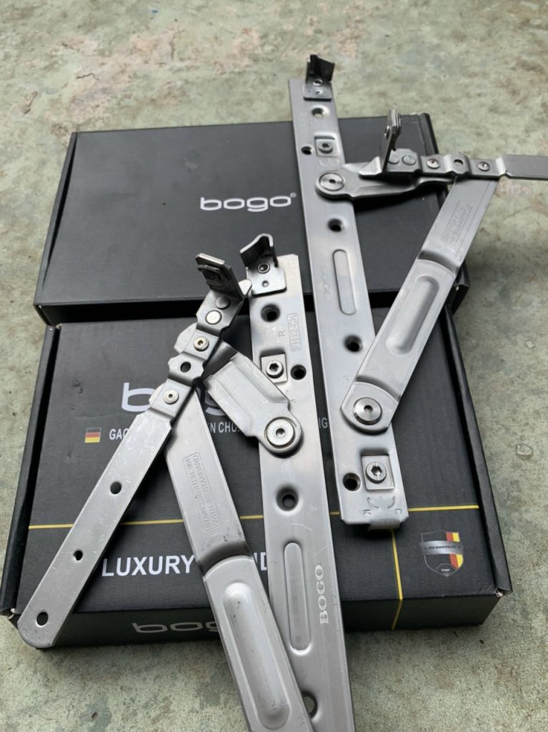 BẢN LỀ CHỮ A RÃNH C