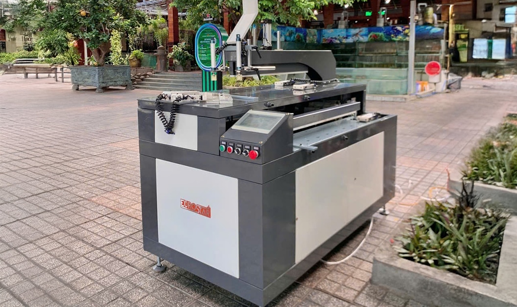 trưng bày máy CNC4 trong 1 tại Cần Thơ