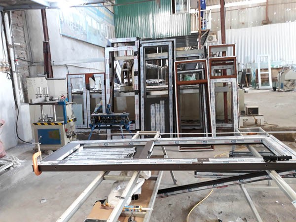 Máy cắt nhôm 2 đầu hàng thanh lý, nên mua hay không ?